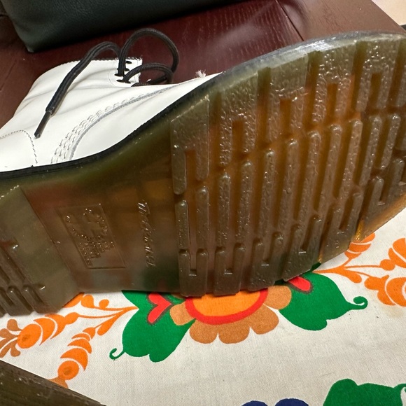 Doc Martens white in LADIES 8. only used 3 times, see photos close to new. - Picture 8 of 14